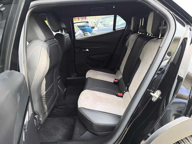 Peugeot 2008 motore elettrico 136 CV GT