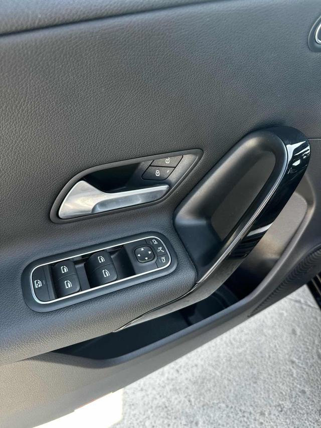 MERCEDES-BENZ A 200 Automatic Sport
