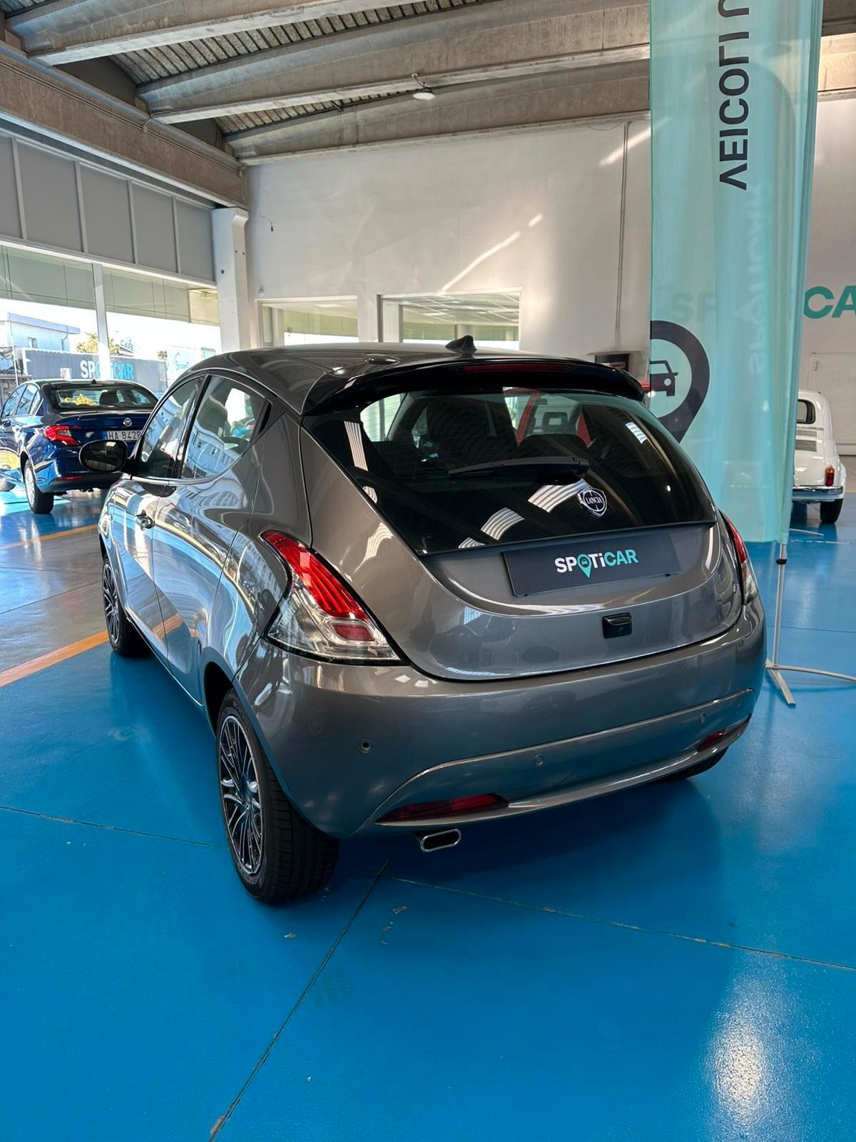 Lancia Ypsilon 1.0 FireFly 5 porte S&S Hybrid Platino