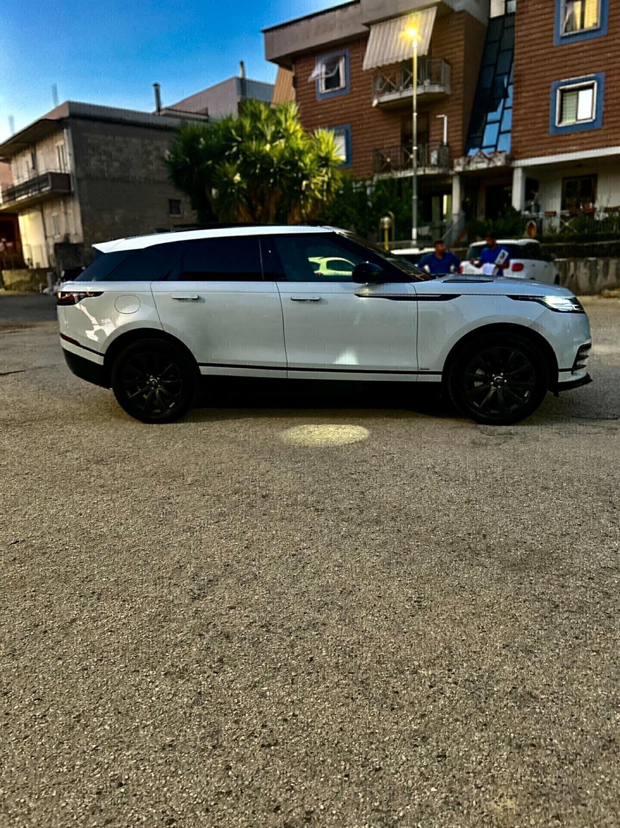 Range Rover Velar 2.0D 180 CV R-Dynamic SE tetto panoramico