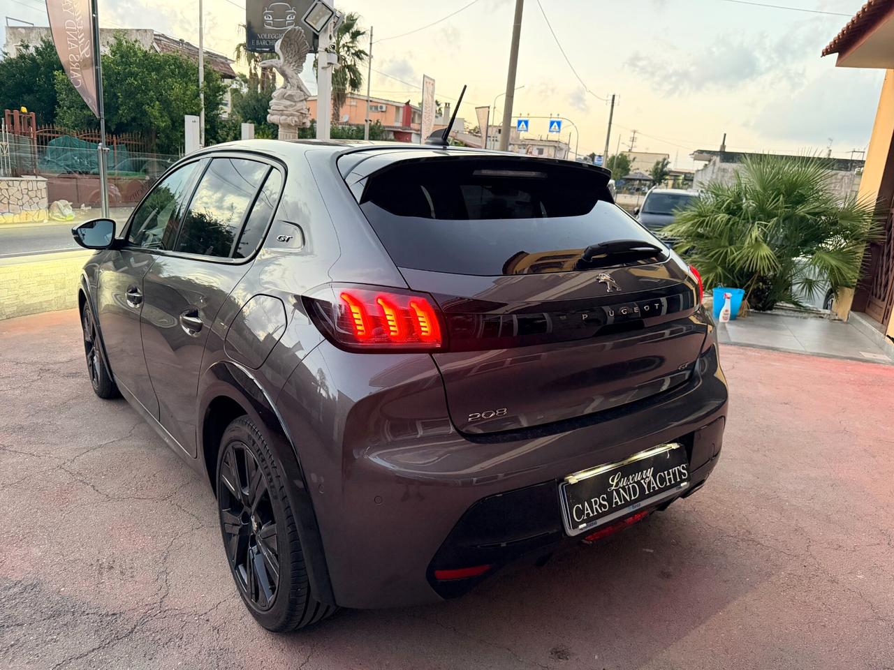 Peugeot 208 BlueHDi 100 CV- GT LINE- 2021-FULL