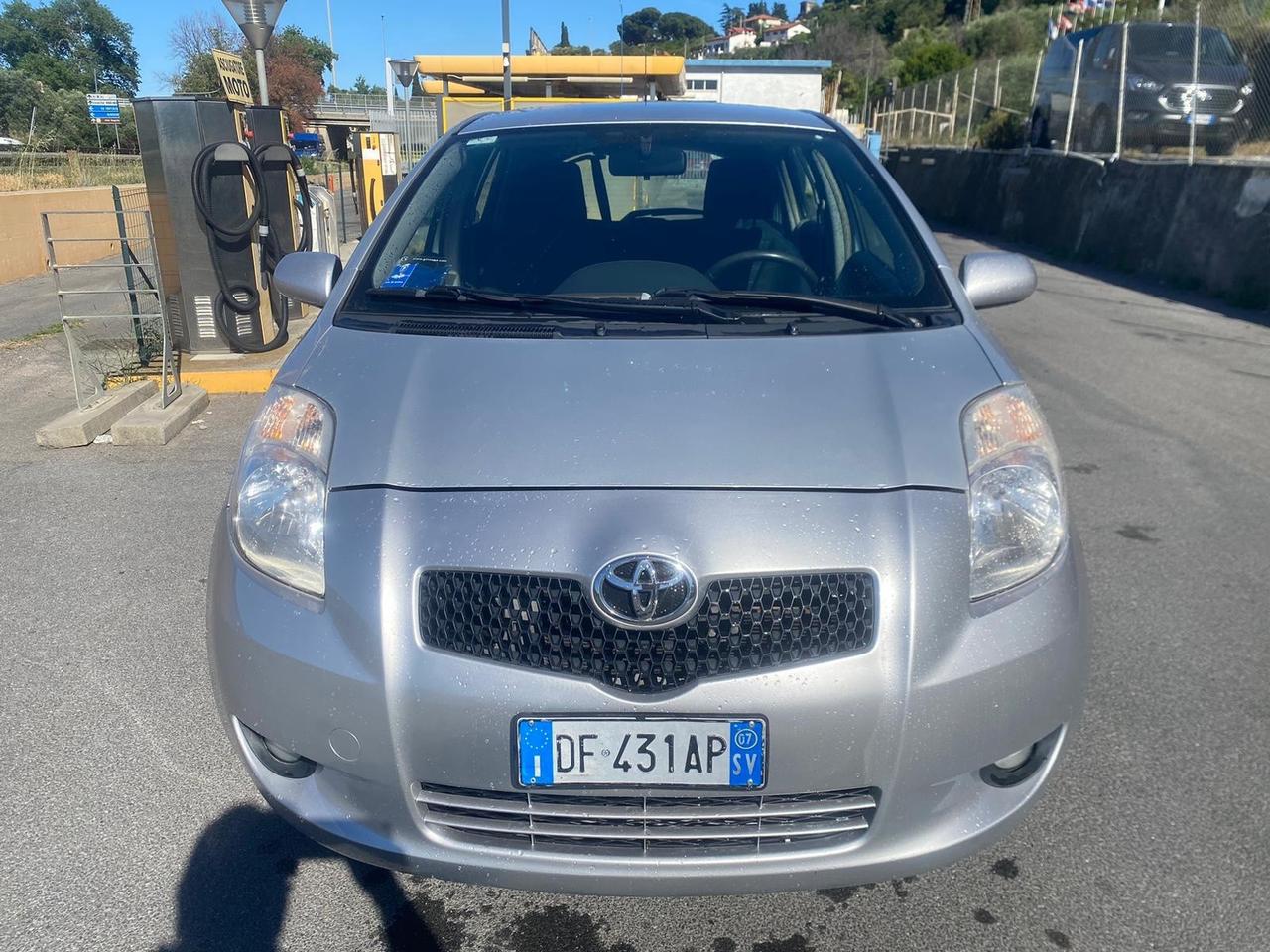 Toyota Yaris 1.0 5 porte Sol