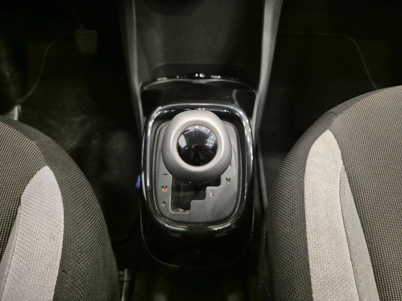 Toyota Aygo 5p 1.0 x-play aut. - NEOPATENTATI - Cam - Navi