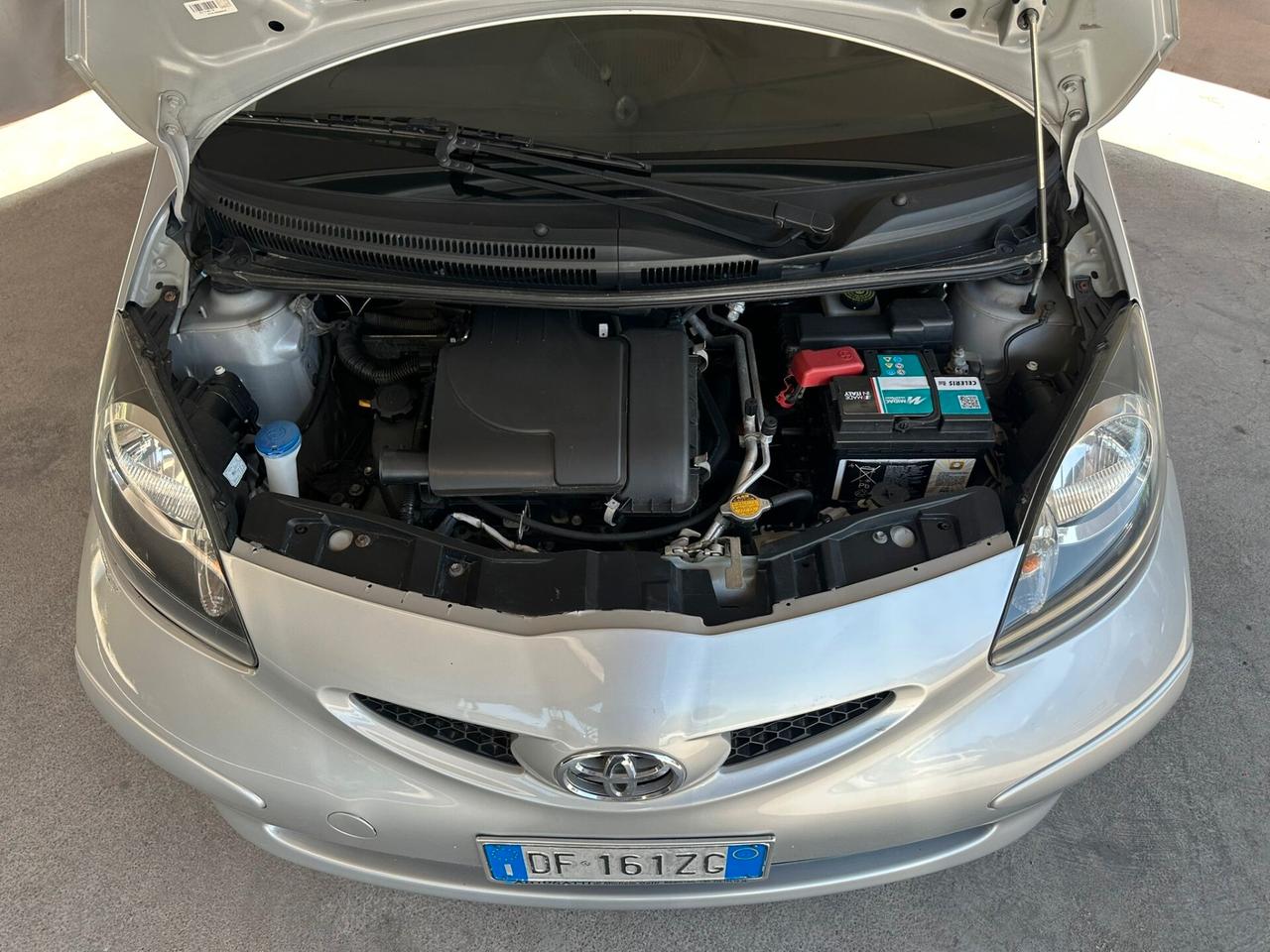 Toyota Aygo 1.0 12V VVT-i 5 porte Sol
