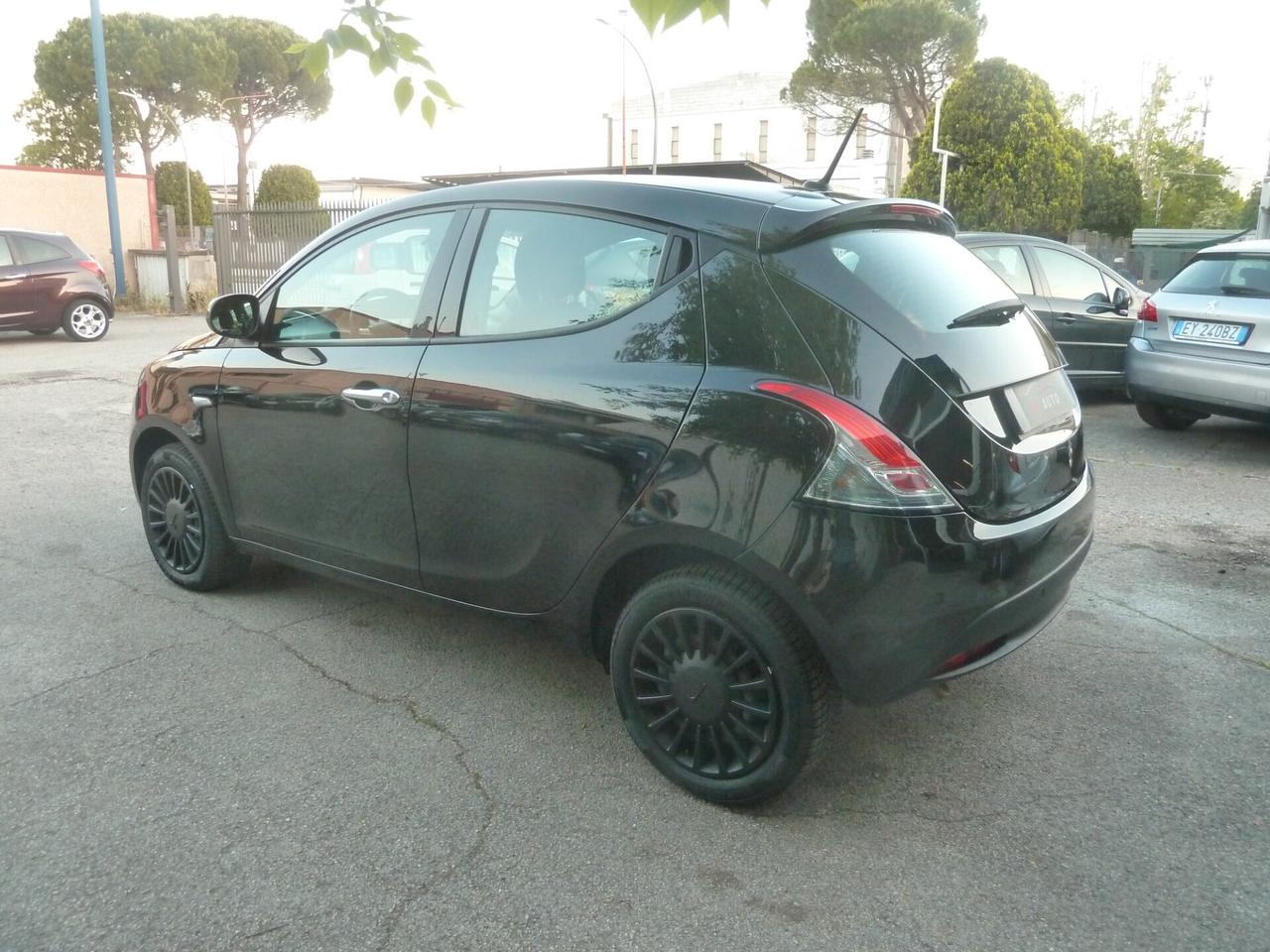 Lancia Ypsilon 1.0 FireFly 5 porte Hybrid UnYca