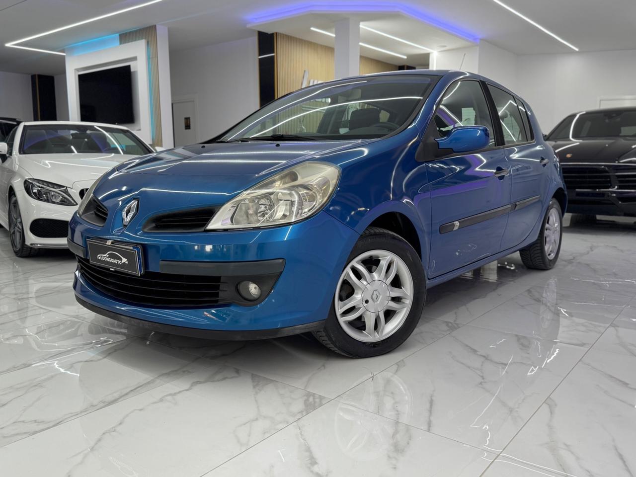 Renault Clio 1.2 16V Luxe-Full Optional