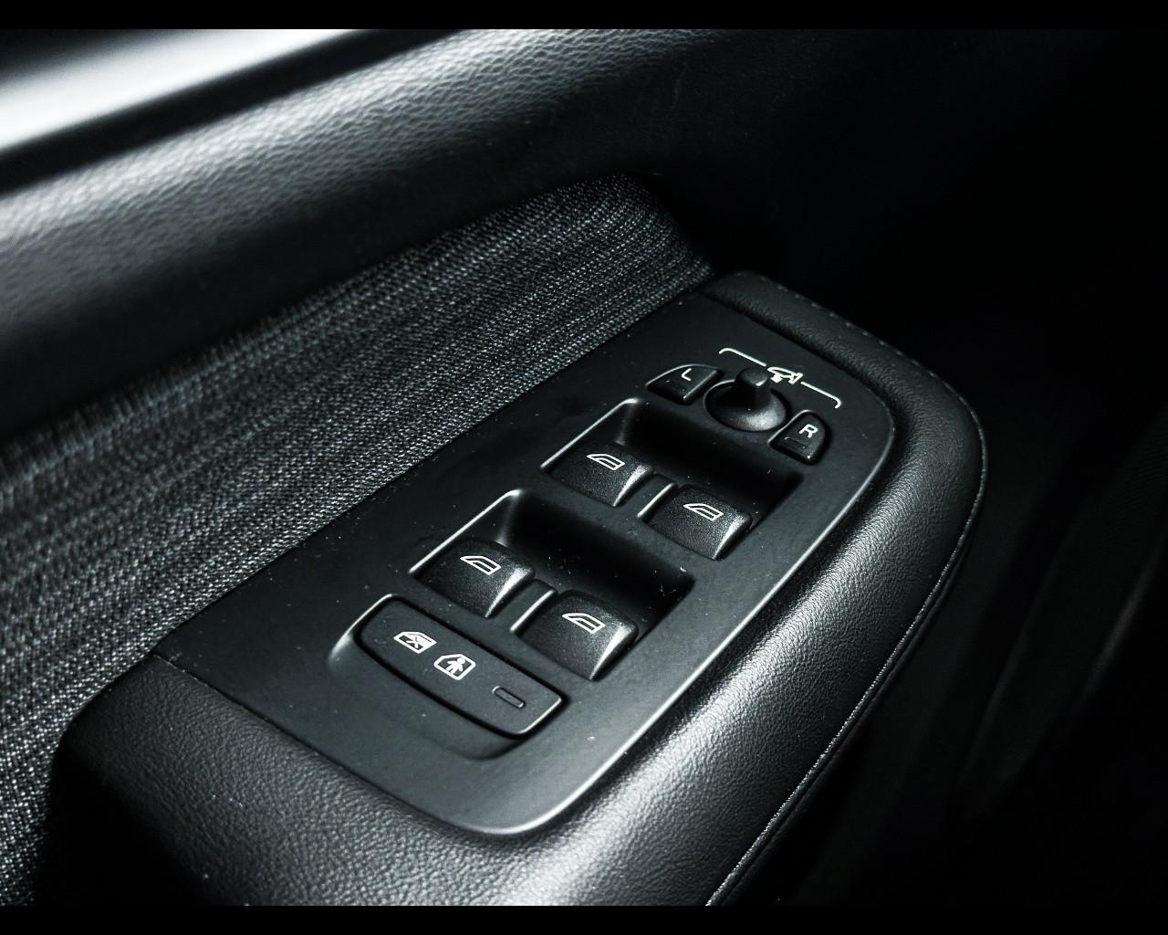 VOLVO V60 B4 (d) automatico Essential