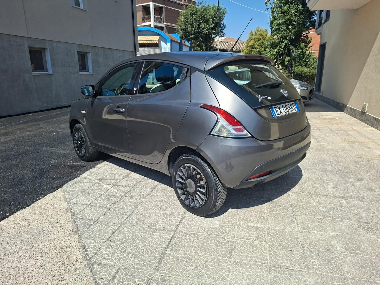 Lancia Ypsilon 0.9 TwinAir 85 CV 5 porte Metano Ecochic Gold