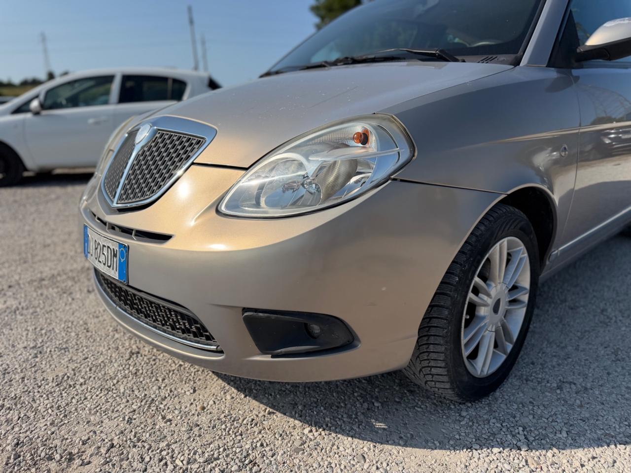 Lancia Ypsilon 1.3 MJT 90 CV Oro Giallo