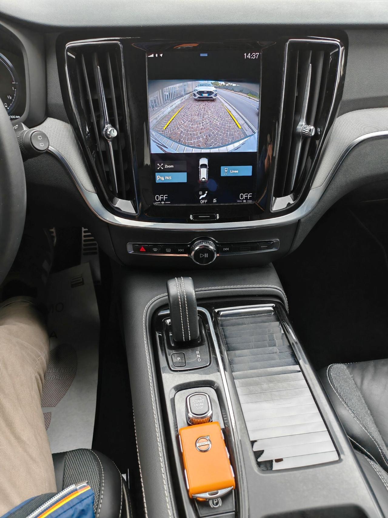 Volvo V60 T8 Recharge AWD Plug-in Hybrid R-design