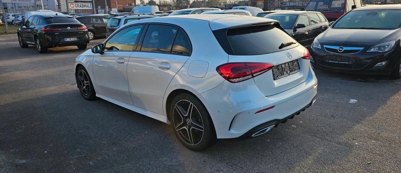 Mercedes-benz A 180d Automatic Premium AMG Line Pack night