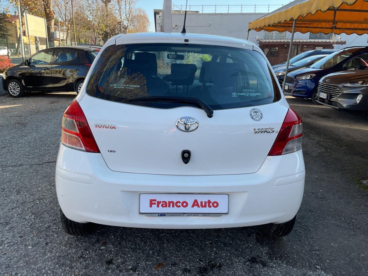 Toyota Yaris 1.0 5 porte Luxury OK NEOPATENTATI