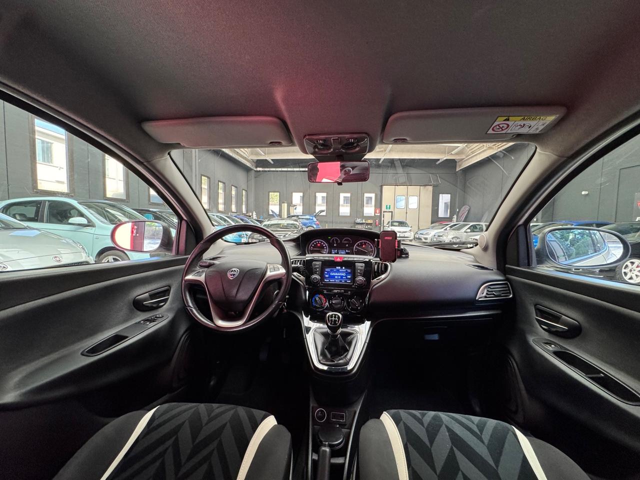 Lancia Ypsilon 1.2 69 CV 5 porte Platinum
