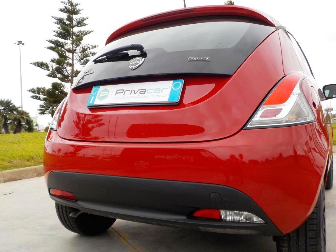 Lancia Ypsilon 1.0 FireFly 5 porte S&S Hybrid Ecochic Silver