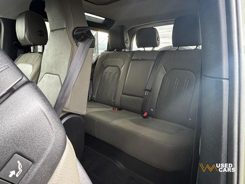 Land Rover Defender 3.0 I6 400 110 First Edition AWD auto