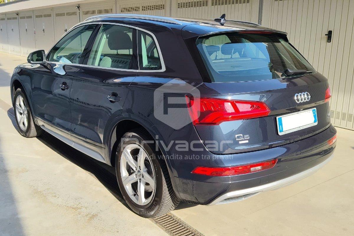 AUDI Q5 40 TDI quattro S tronic Business