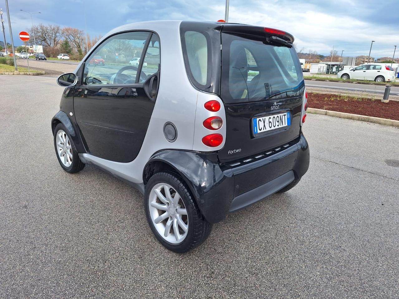 SMART FORTWO AUTOMATICA NEOPATENTATI 700 BENZINA 100.000 KM 2005.