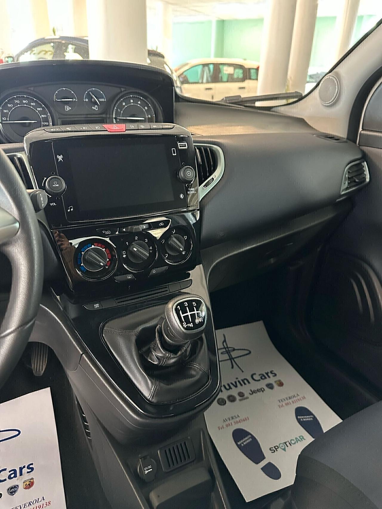 LANCIA YPSILON 1.0 HYBRID 70CV 2024 PLATINO