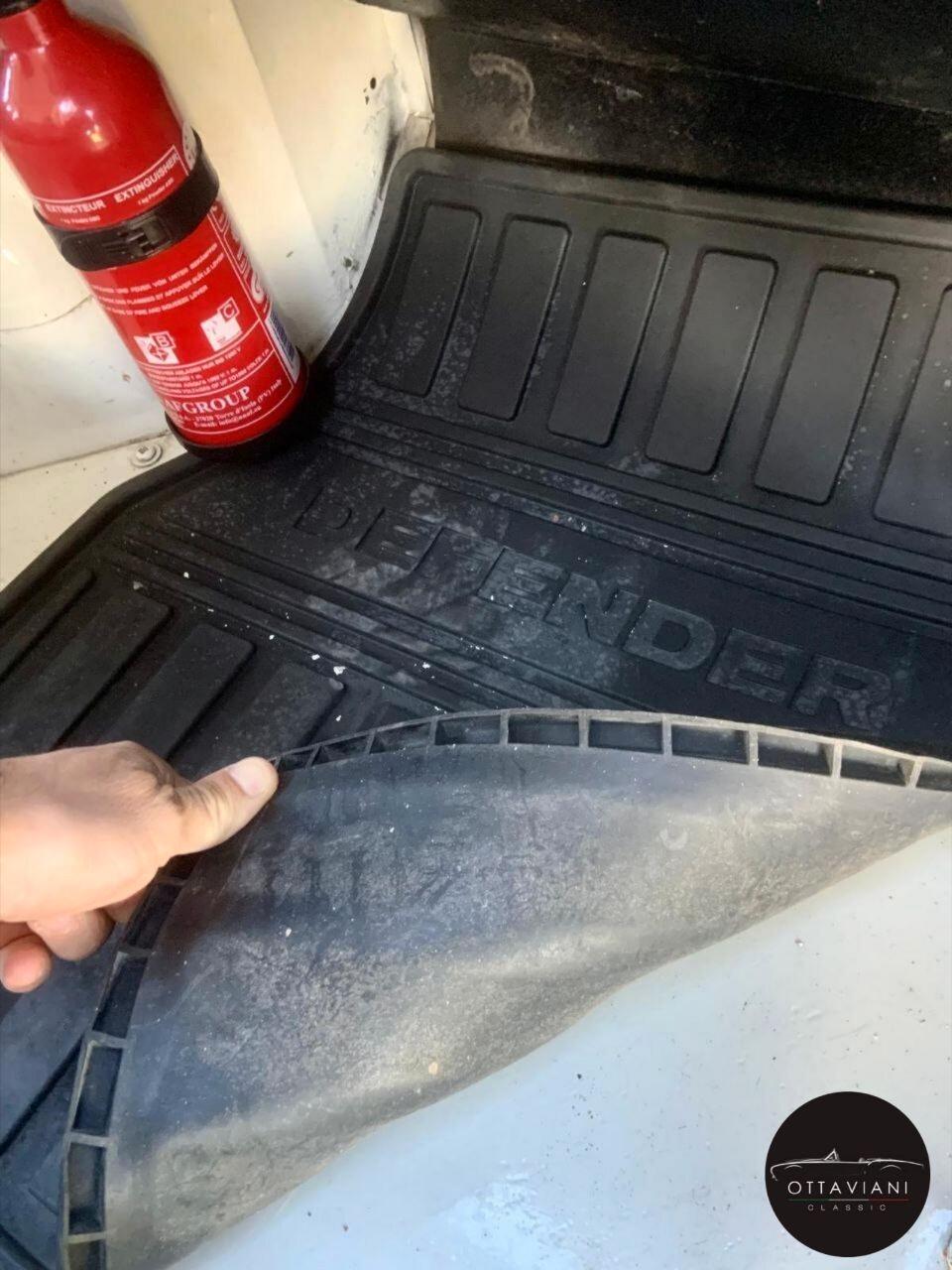 Land Rover Defender 90 turbodiesel Soft-top