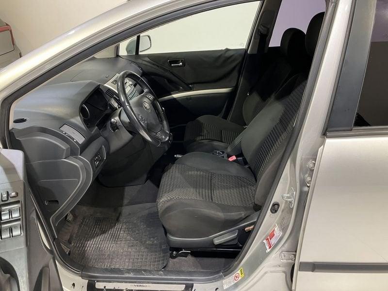 Toyota Corolla Corolla Verso 2.2 d-4d Sol 136cv N1 5p.ti Autocarro