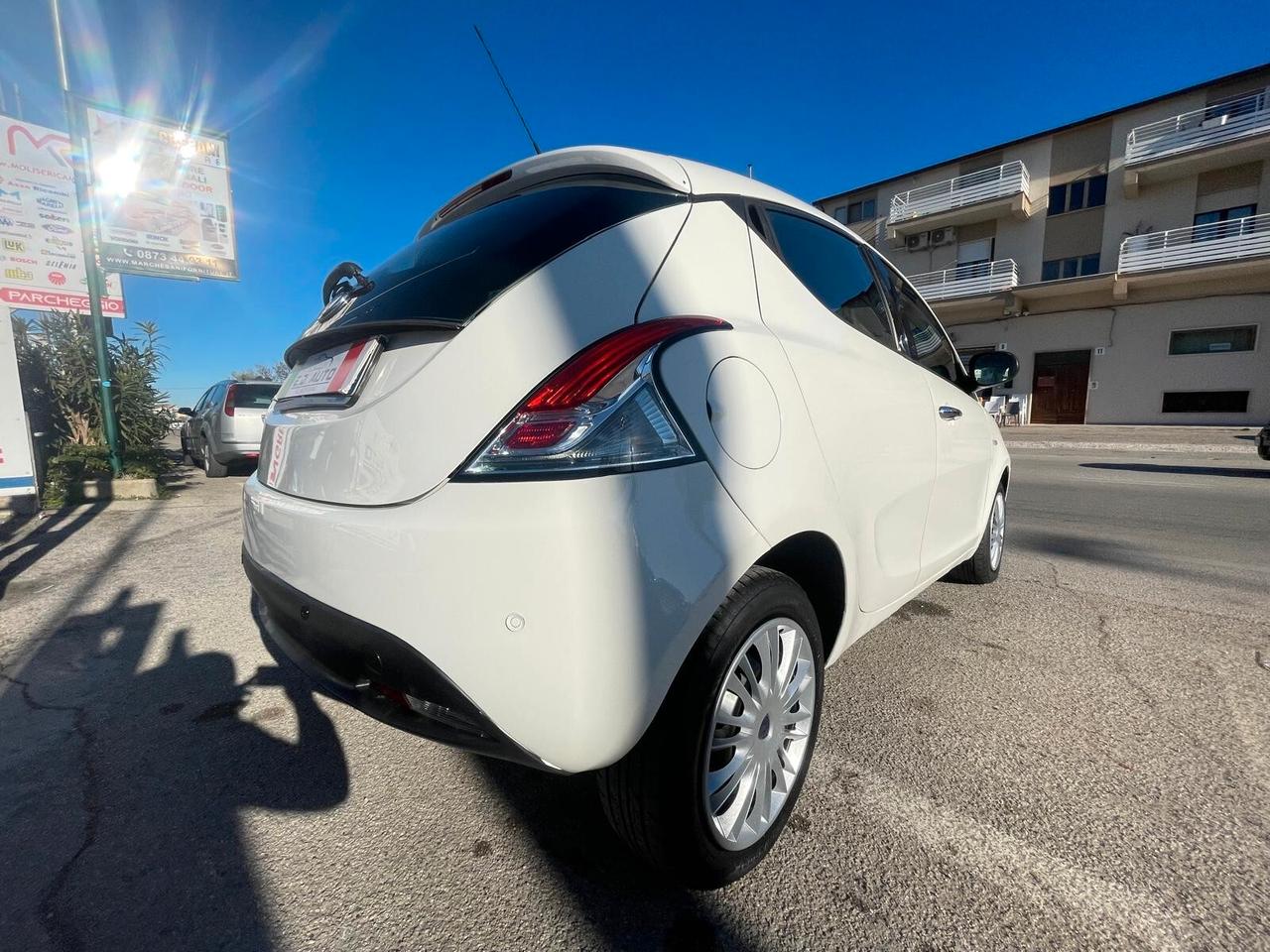 Lancia Ypsilon 1.2 69 CV 5 porte GPL Ecochic Gold