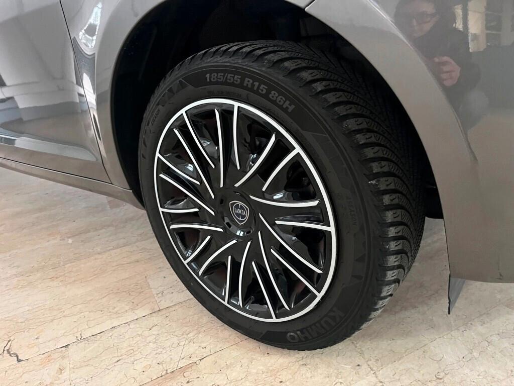 Lancia Ypsilon 1.2 69cv 5p Gpl Ecochic Adatta a Neopatentati