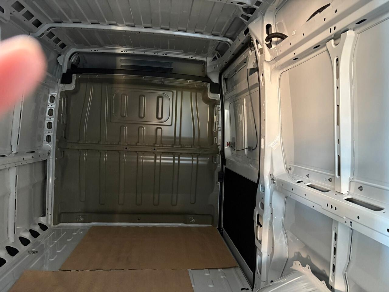 Peugeot Boxer furgone L2H2 2.2 BlueHdi 140cv con telecamera posteriore e blocco porte carico in sicurezza