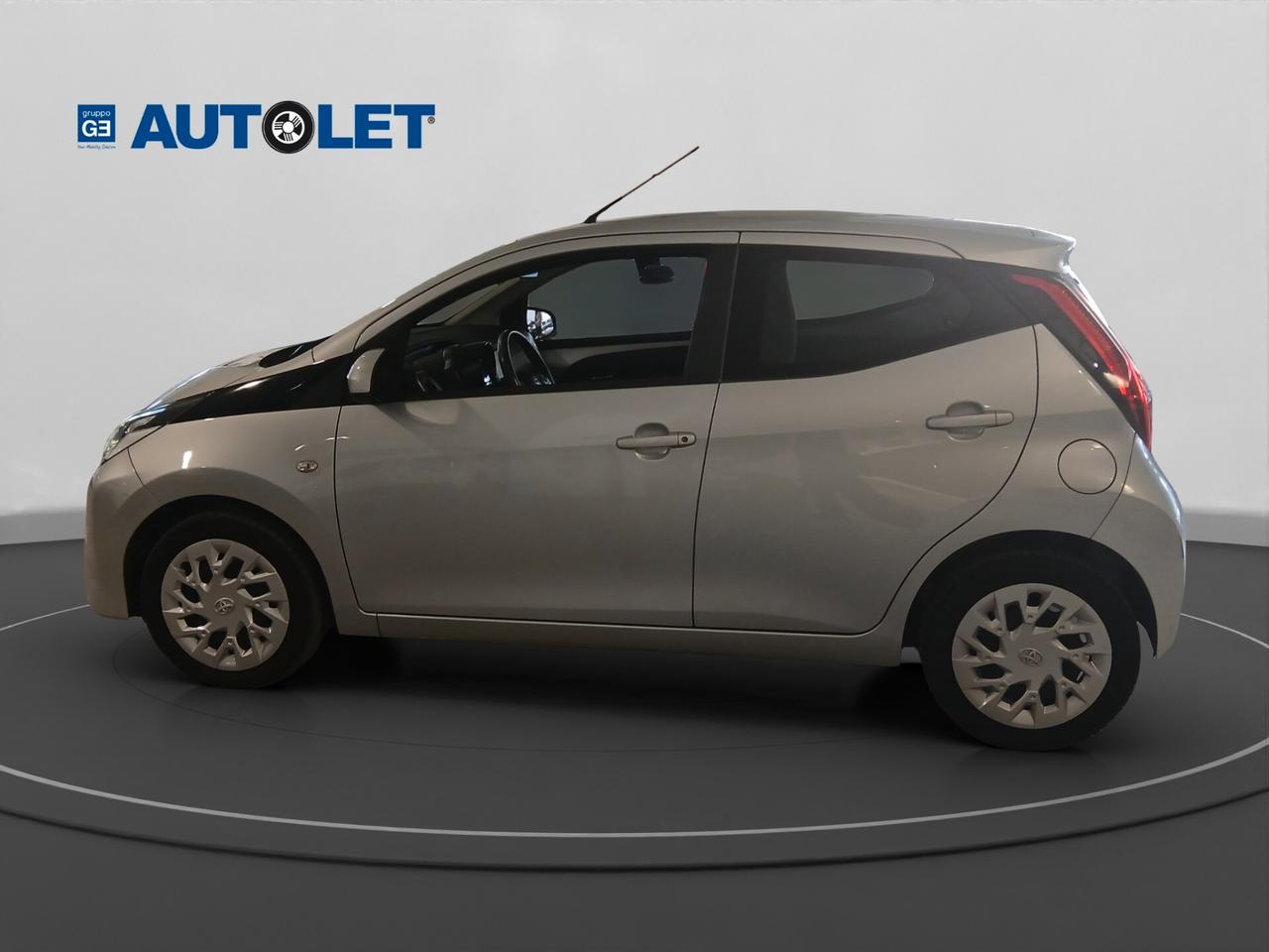 Toyota Aygo Connect 1.0 VVT-i 72 CV 5 porte x-play