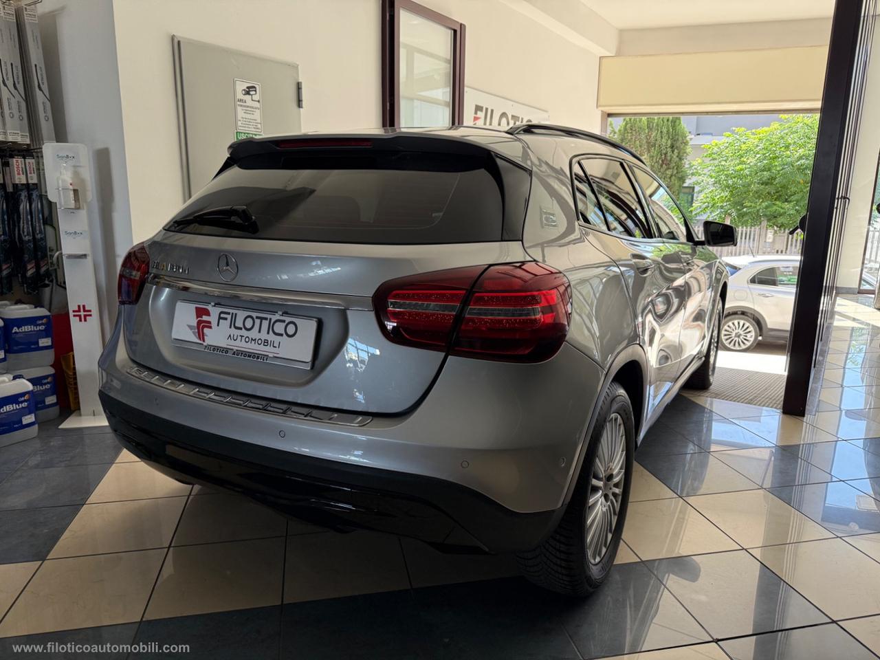 MERCEDES-BENZ GLA 180 d Automatic Business FARI LED - PACK SERIE SPECIALE
