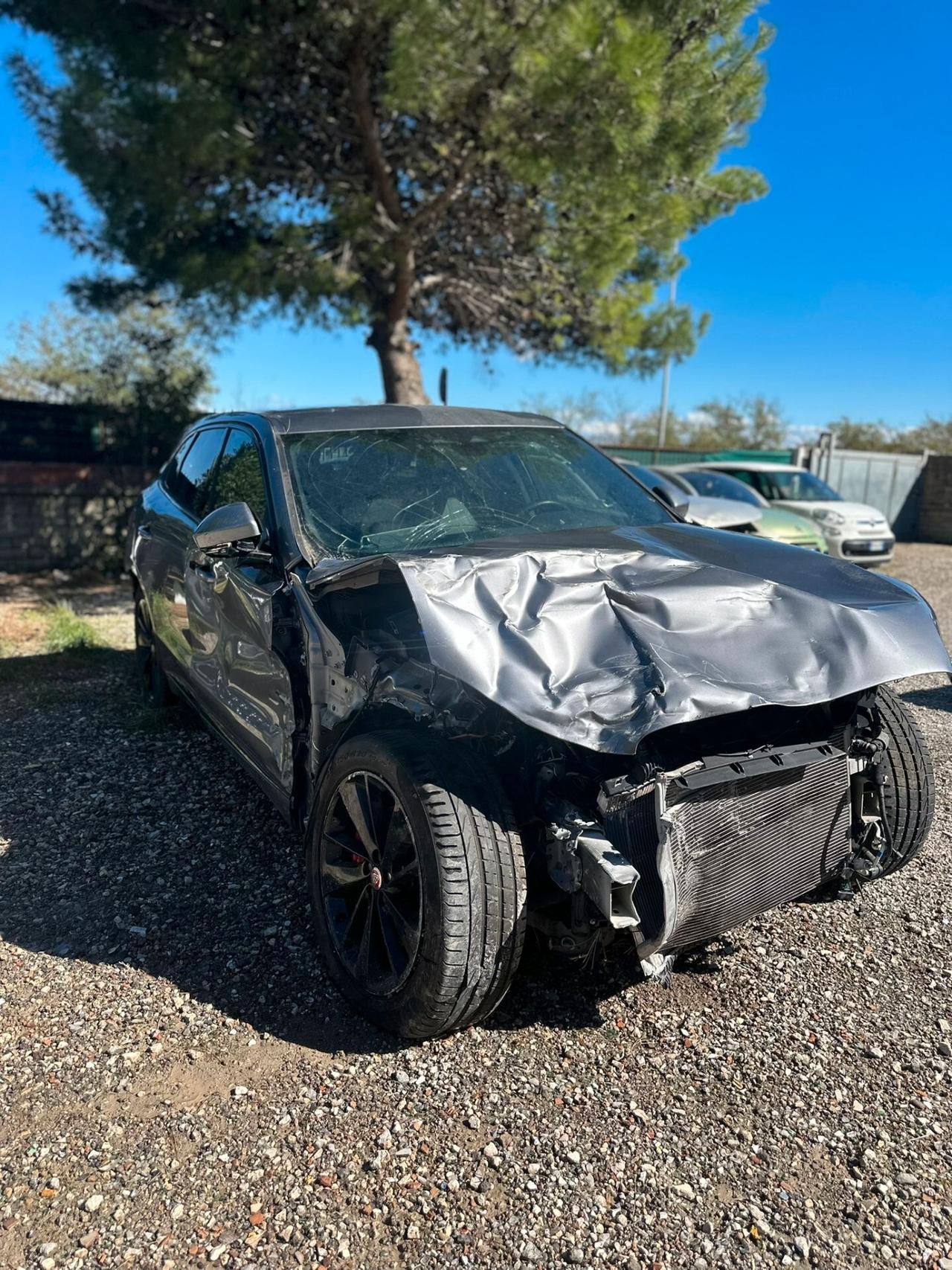 Jaguar F-Pace 2.0 D 204 CV AWD aut. R-Dynamic SE sinistrata incidentata