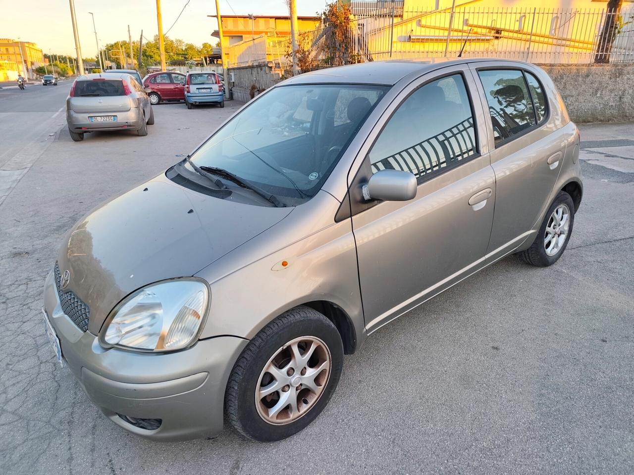 Toyota Yaris 83000KM Sol BENZINA