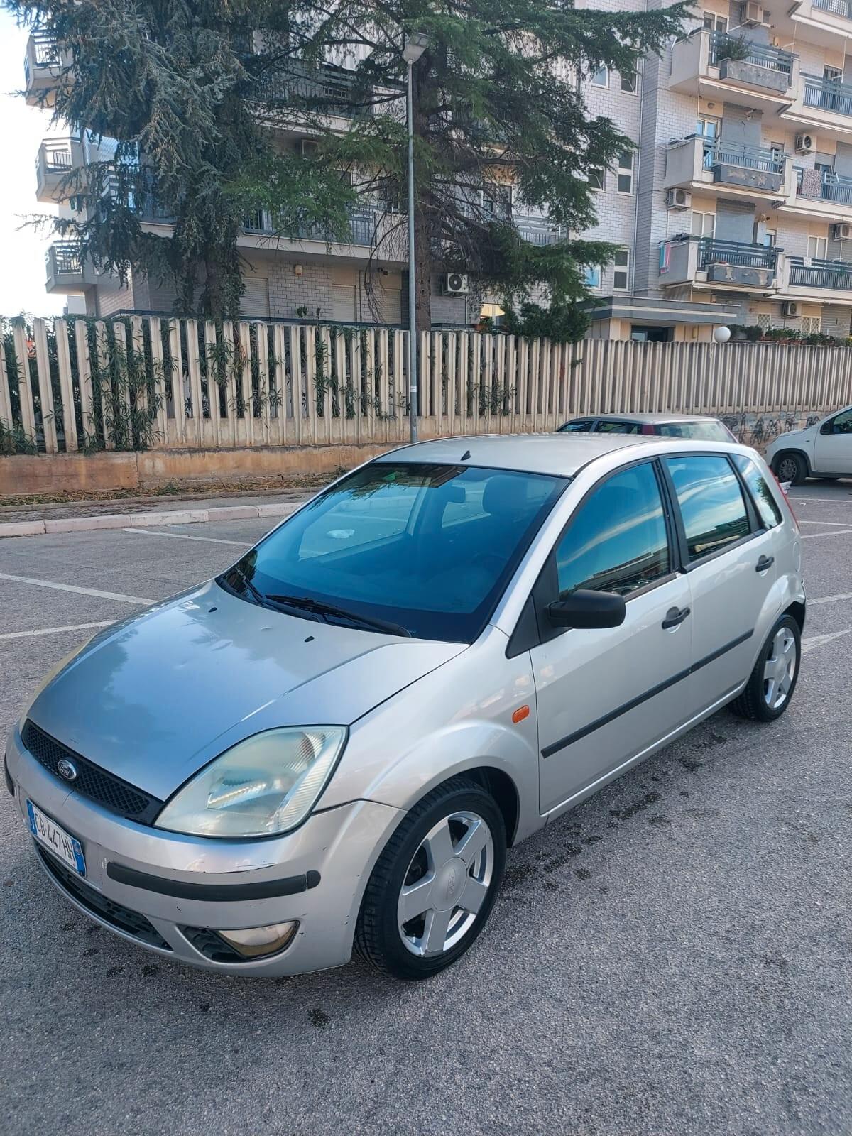 Ford Fiesta 1.4 16V 5p. Ghia