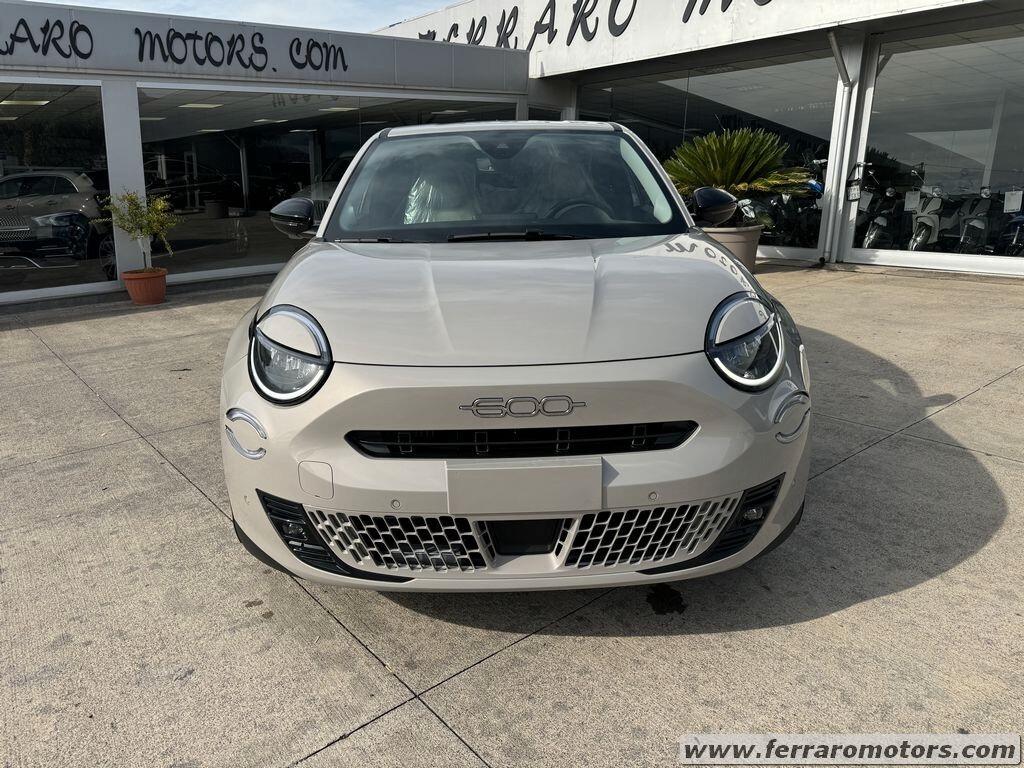 Fiat 600 Hybrid km0 iva esposta pronta consegna