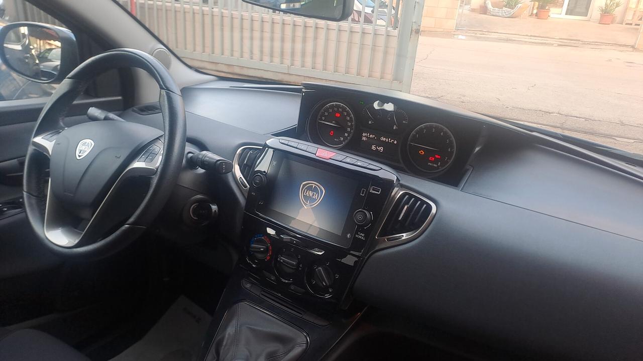 Lancia Ypsilon 1.0 FireFly 5 porte S&S Hybrid Gold