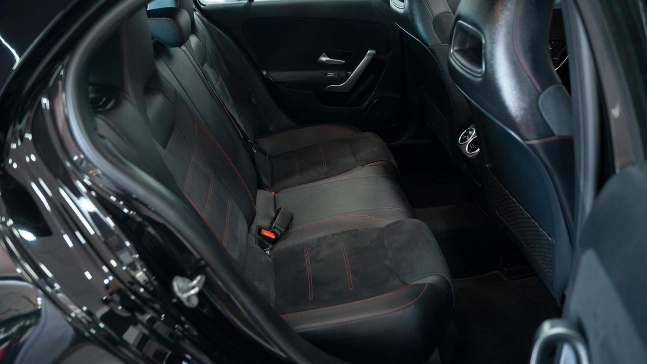 Mercedes-benz A 180 D PREMIUM PLUS AMG TETTO PACK LUCI XENO NAVI FULL OPTIONAL