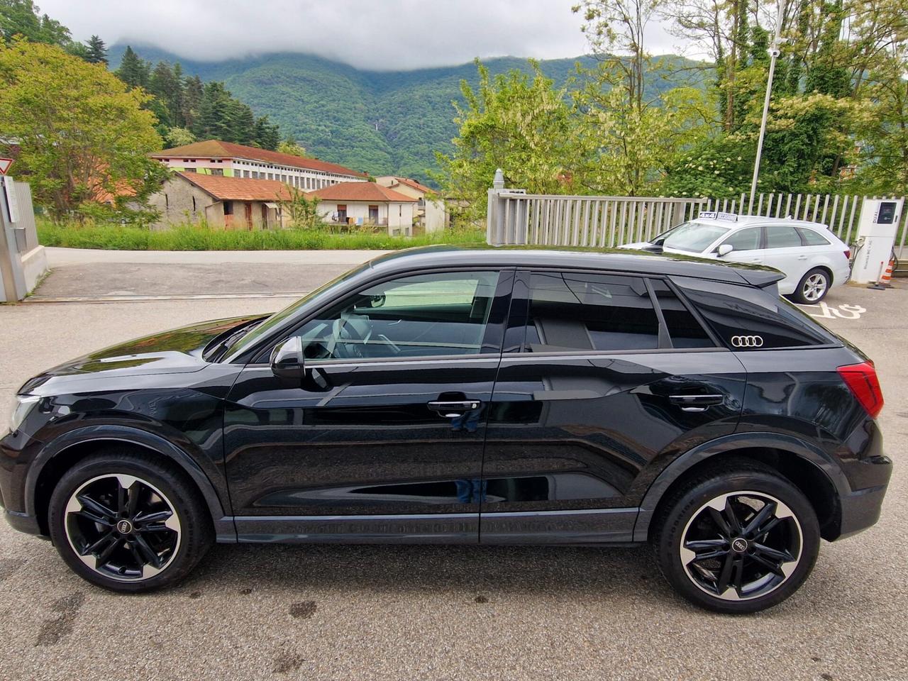 Audi Q2 35 TDI quattro S tronic Identity Black