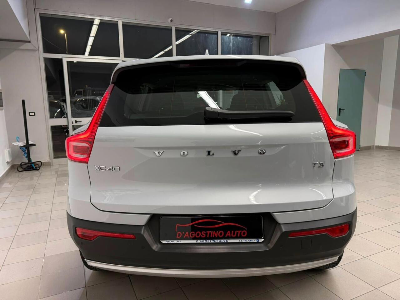 Volvo XC40 T3 Momentum IVA ESPOSTA UNICO PROPRIETARIO