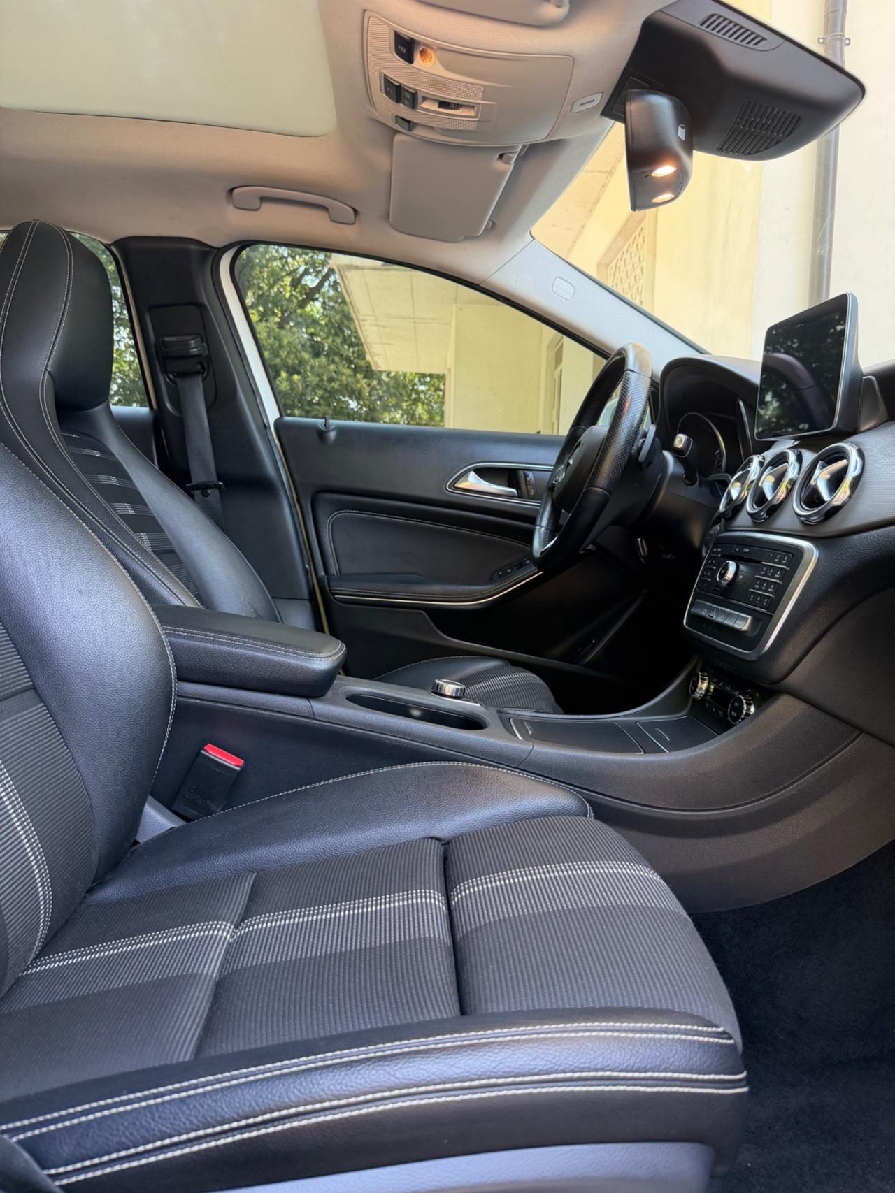 Mercedes-benz GLA 200d Sport FULL TETTO NAVY