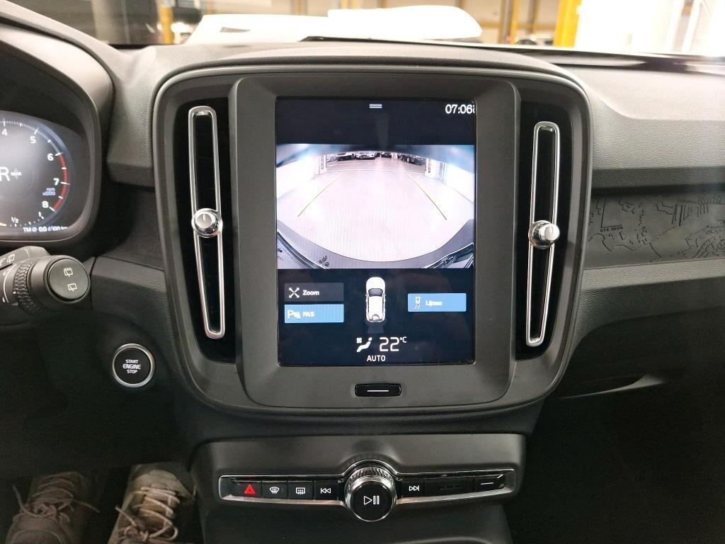 VOLVO XC40 1.5 T2 129CV 6M. ESSENTIAL ( FARI LED - COCKPIT - CRUISE - NAVI - PDC - TELECAMERA POST. - CERCHI 17 )