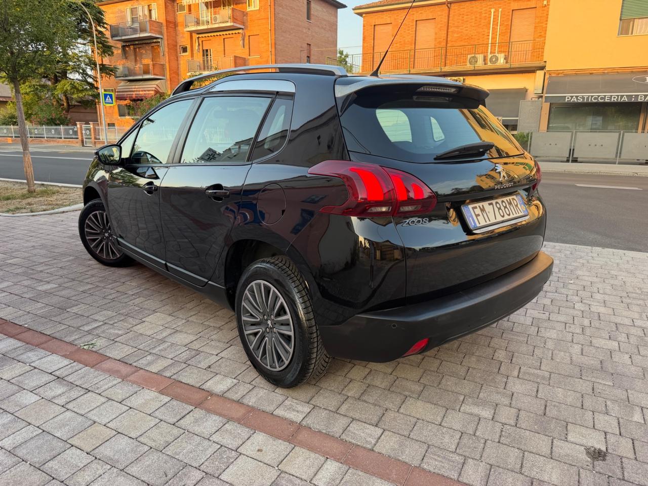 Peugeot 2008 PureTech 82 Allure