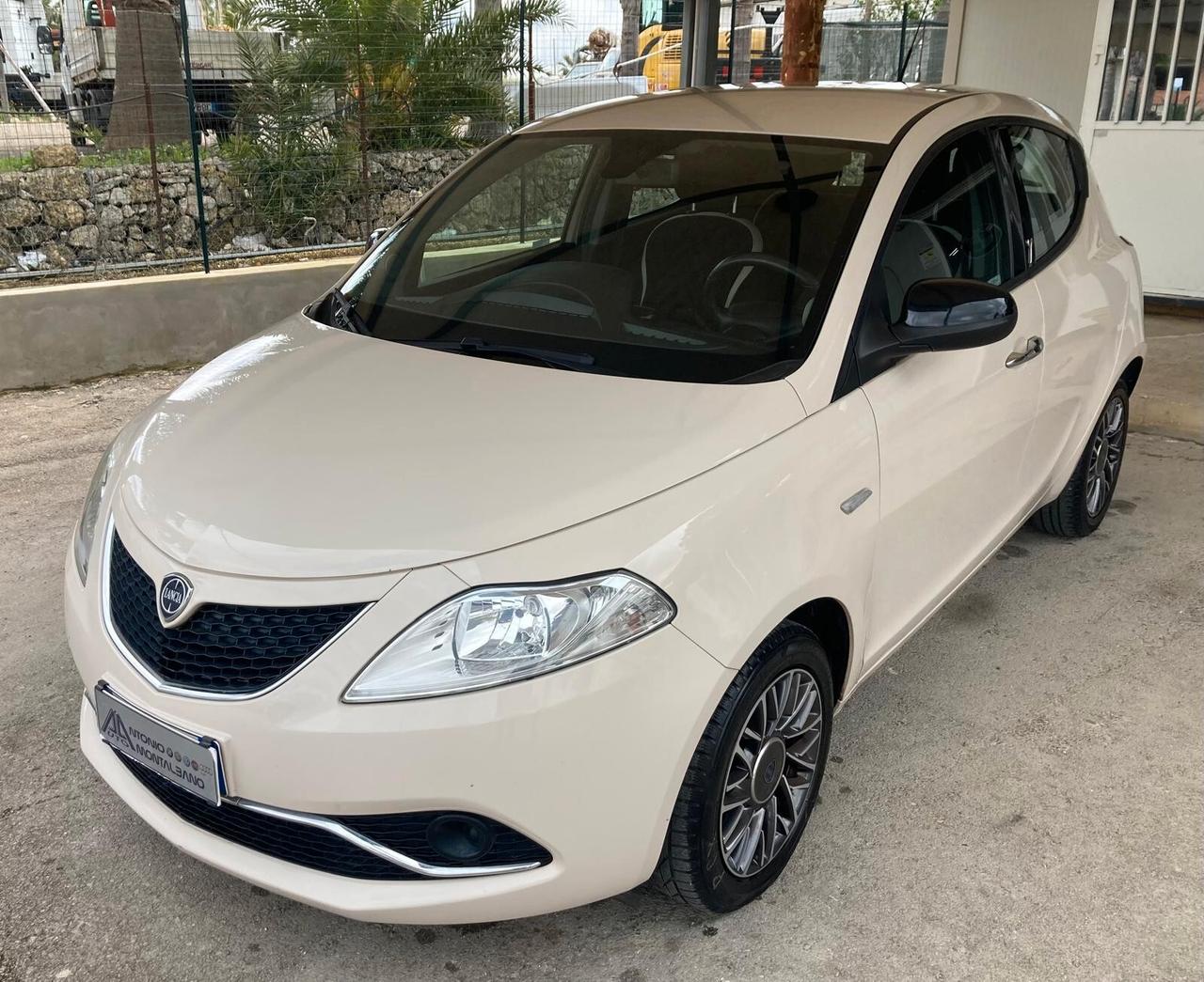 Lancia Ypsilon 1.2 69 CV 5 porte Mya