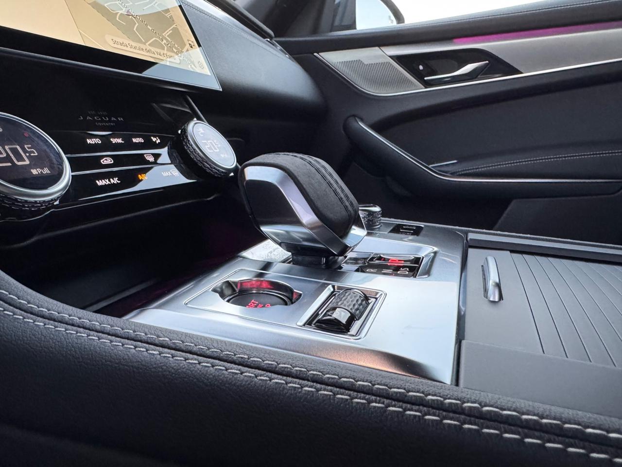 Jaguar F-Pace 2.0 D 163 CV AWD aut. R-Dynamic SE