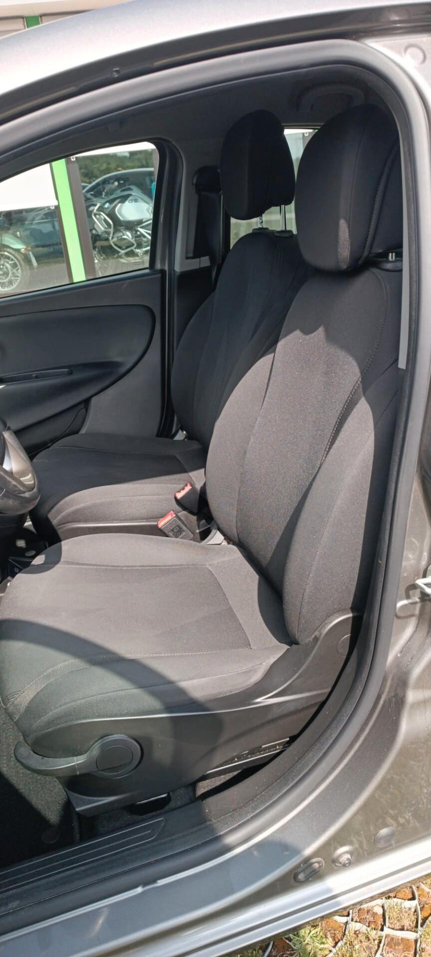 Lancia Ypsilon 1.2 69 CV 5 porte Platinum