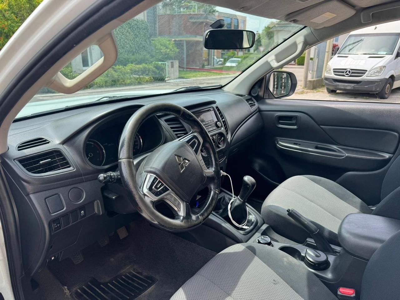 Mitsubishi L200 2.3 D Club Cab 4x4 Easy Select Invite Connect