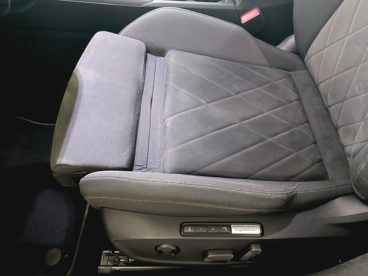 VOLKSWAGEN Golf 1.5 TGI DSG Style - 2020