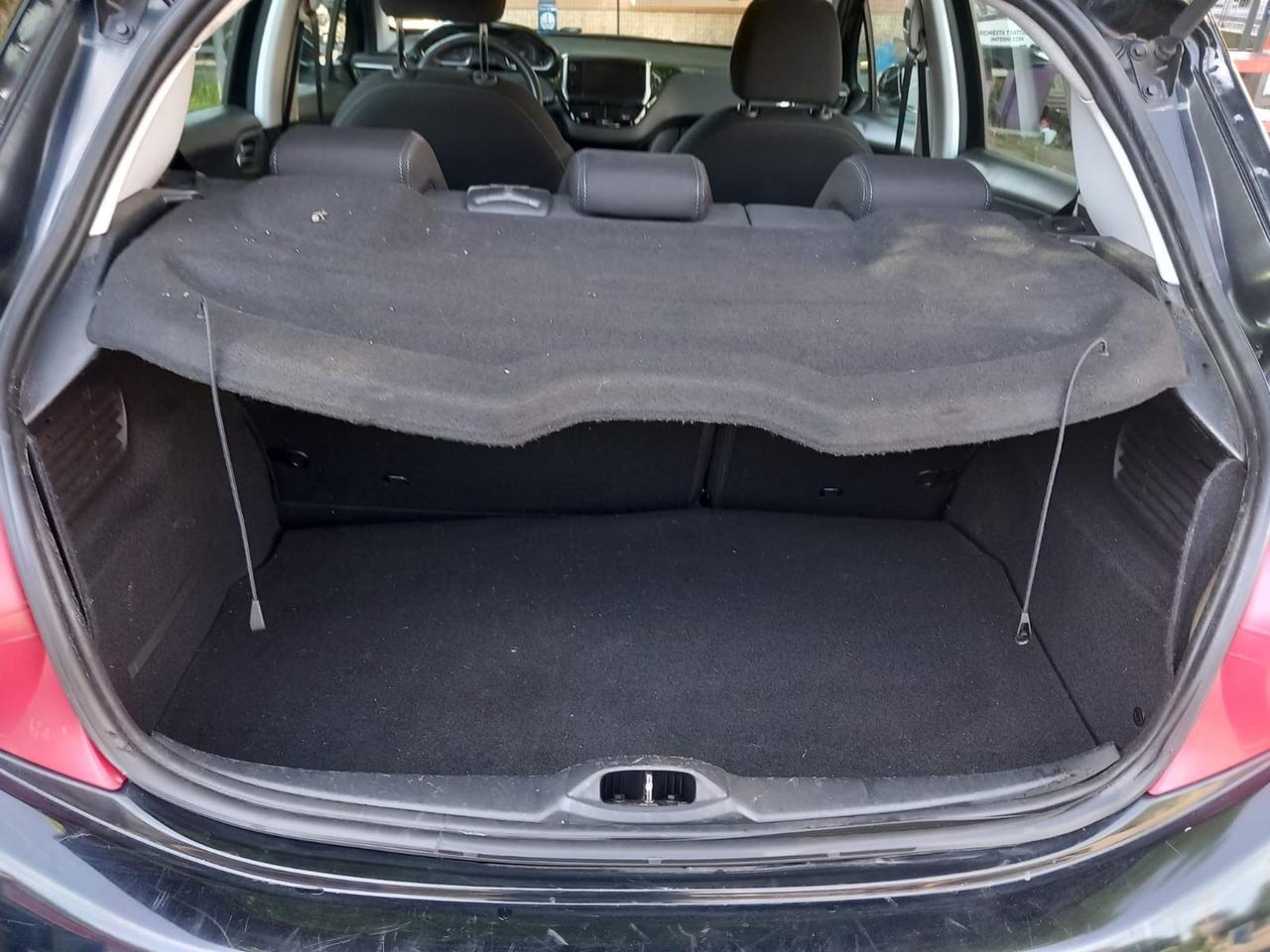 Peugeot 208 1.4 HDi 68 CV 5 porte Allure