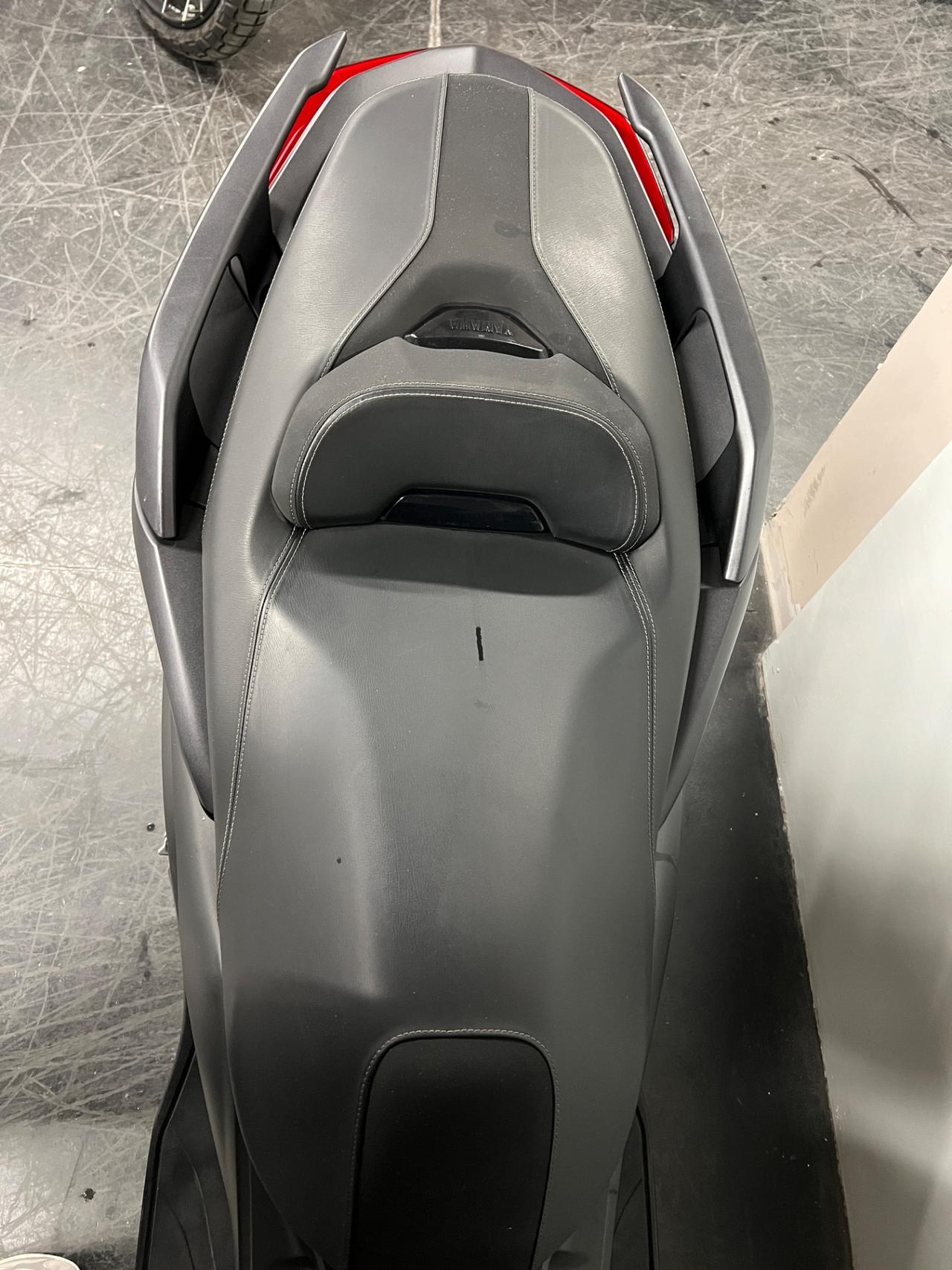 Yamaha X-Max 300
