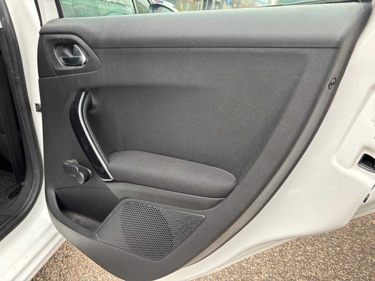 Peugeot 208 1.4 HDi 5 porte OK NEOPATENTATI