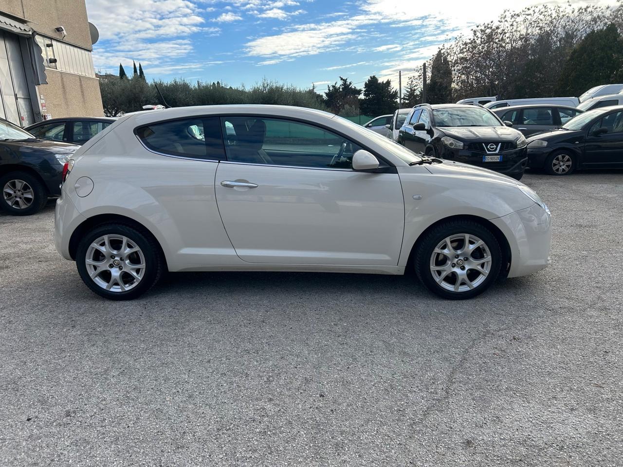 Alfa Romeo MiTo 1.6 JTDm 16V Distinctive Sport Pack