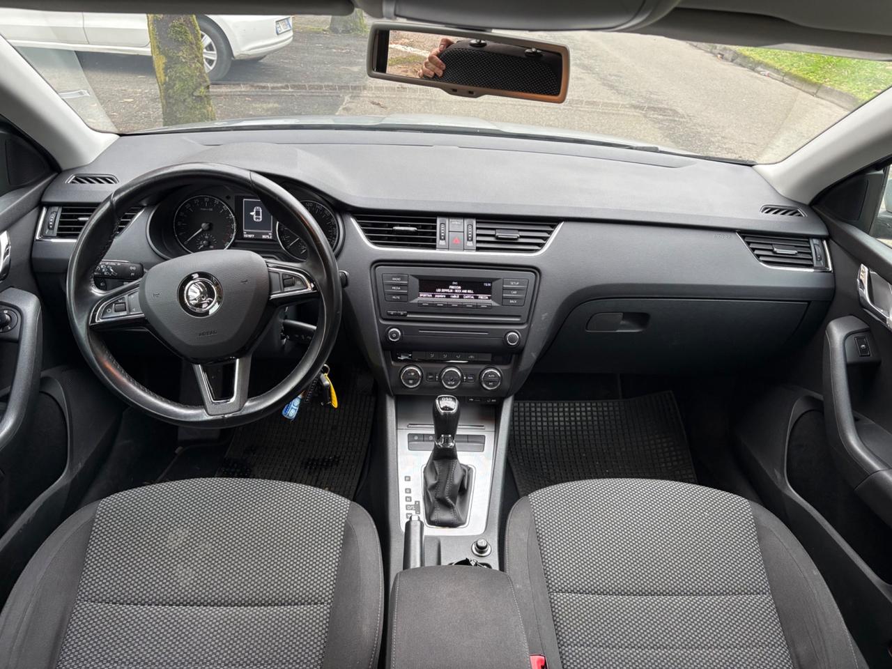 Skoda Octavia 1.6 TDI CR 105 CV DSG Wagon Elegance